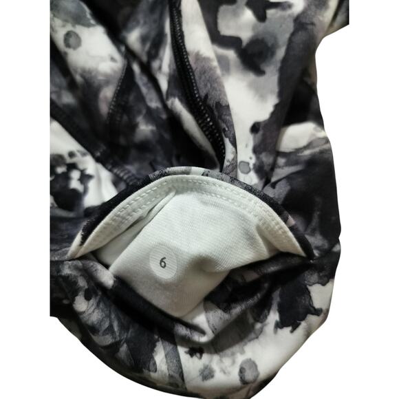 Lululemon Wunder Under Short 2" Size 6 Black & White Foral - Picture 11 of 11